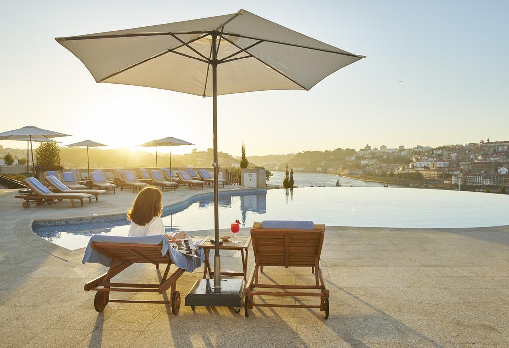 The Yeatman Hotel Vila Nova de Gaia Exterior foto The pool at the Four Seasons Hotel